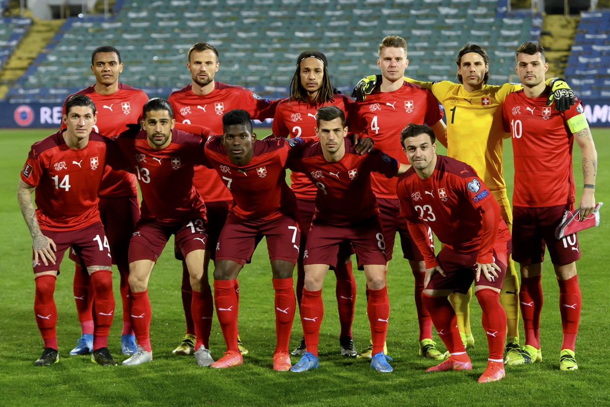 CAPTION ADDITION: Switzerland's players, in front from left, Steven Zuber, Ricardo Rodriguez, Breel Embolo, Remo Freuler and Xherdan Shaqiri, and behind from left, Manuel Akanji, Haris Seferovic, ...