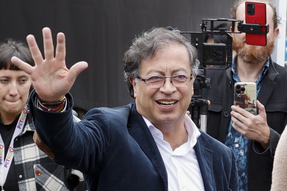 epa09984568 Presidential candidate Gustavo Petro waves after voting during the first round of presidential elections in Bogota, Colombia, 29 May 2022. Colombians head to the polls on 29 May for the fi ...