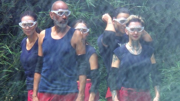 V.l.: Lilly Becker, Pierre Sanoussi-Bliss, Alessia Herren, Timur Ülker und Edith Stehfest in der Dschungelprüfung &quot;Creek der Sterne&quot;.

+++ Die Verwendung des sendungsbezogenen Materials ist  ...