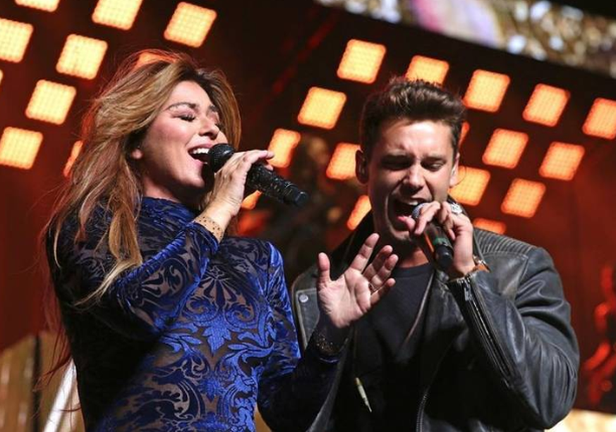 Baker und Shania Twain bei einem Auftritt in Pittsburgh.&nbsp;