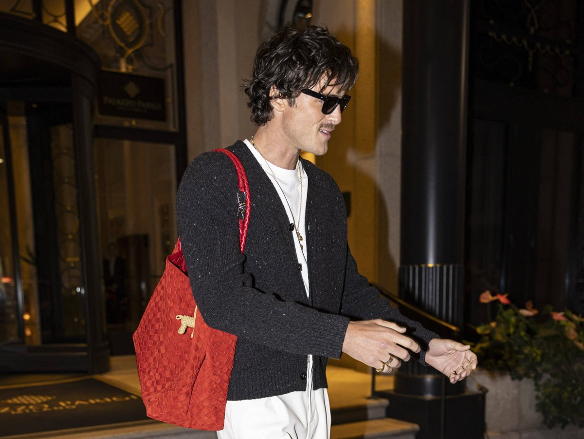 MFW - Jacob Elordi Leaves His Hotel Jacob Elordi leaves his hotel during Milan Fashion Week on September 21, 2024 in Milan, Italy. Photo by Marco Piovanotto/ABACAPRESS.COM Milan Italy PUBLICATIONxNOTx ...