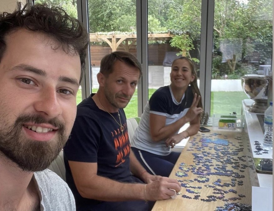 Bencic bereitet sich mit einem Puzzle vor.