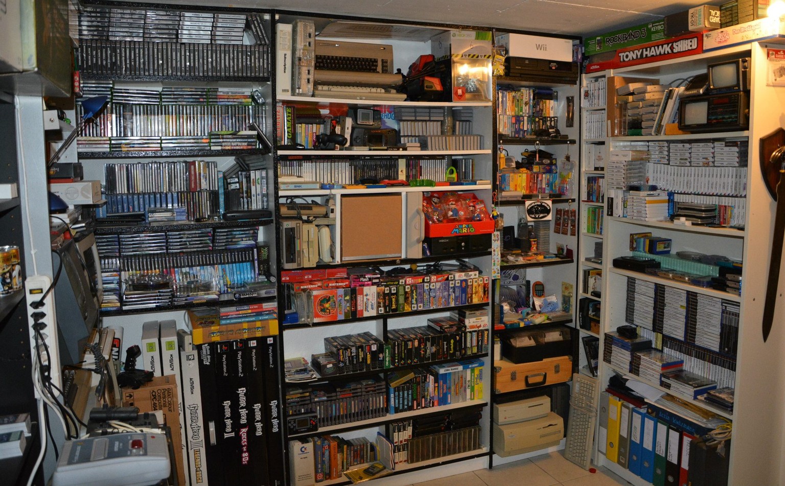 Diese Gamer-Sammlung kann sich sehen lassen. Sie verteilt sich auf drei Räume.
