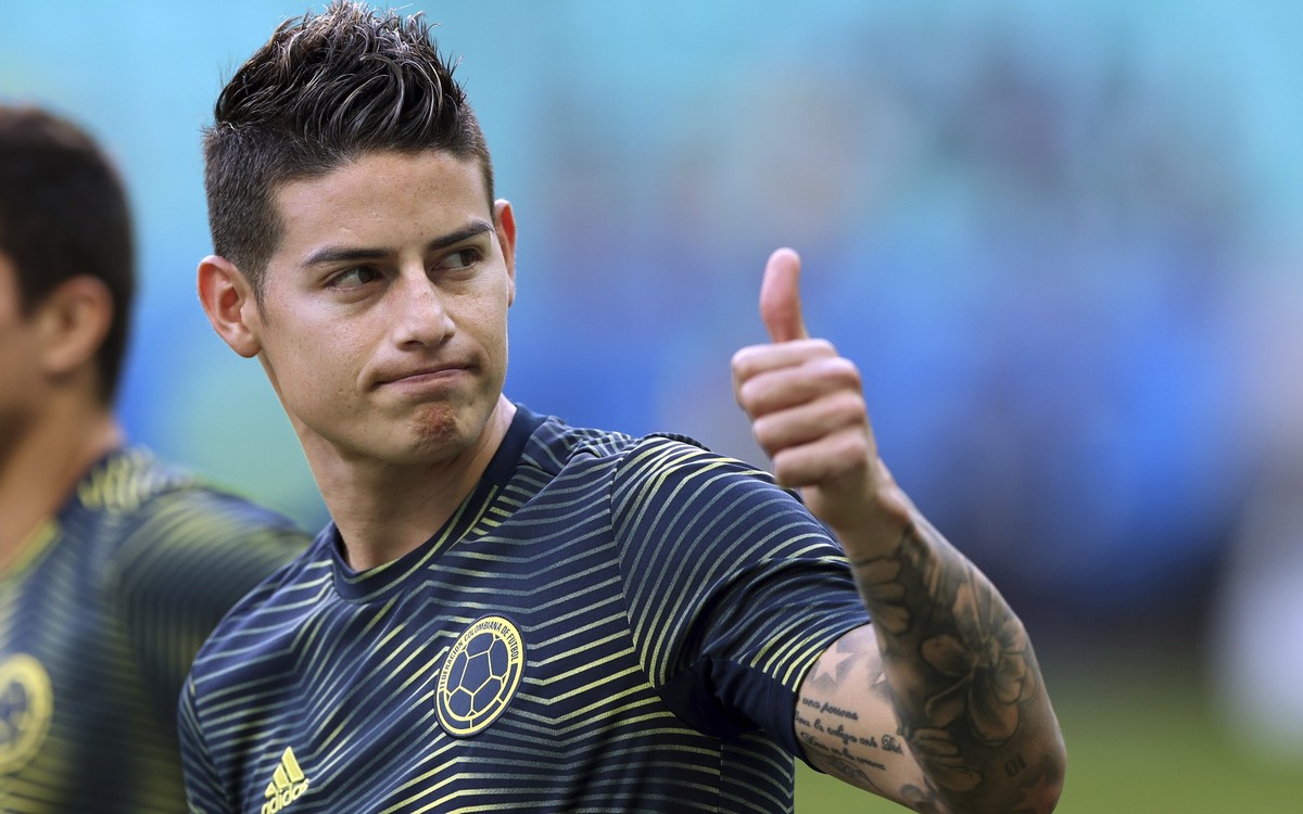 Colombia's James Rodriguez gives a thumbs up before a Copa America Group B soccer match against Paraguay at Arena Fonte Nova in Salvador, Brazil, Sunday, June 23, 2019. (AP Photo/Ricardo Mazalan)