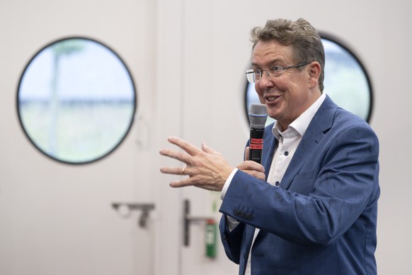 Bundesrat Albert Roesti spricht im Verkehrshaus anlaesslich einem Sommer-Gespraech mit Journalisten ueber aktuelle Themen im UVEK, am Mittwoch, 1. Juli 2026, In Luzern..(KEYSTONE/Peter Schneider)