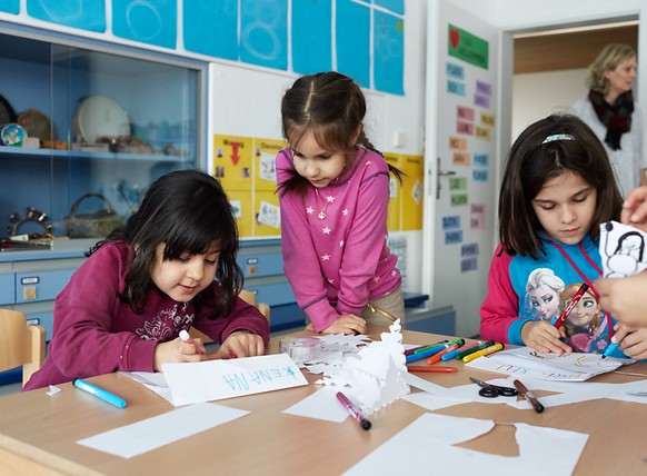 Schicken Eltern ihre Kinder teilweise in die Kita, sollen sie künftig bei der direkten Bundessteuer statt 10&#039;100 Franken bis zu 25&#039;000 Franken abziehen können. Das Parlament hat einem höhere ...