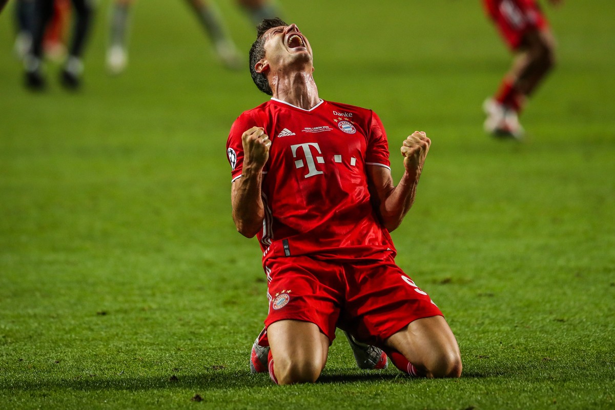 epa08620901 Bayern Munich's Robert Lewandowski celebrates after winning the UEFA Champions League final match between Paris Saint-Germain and Bayern Munich, held at Luz Stadium in Lisbon, Portuga ...
