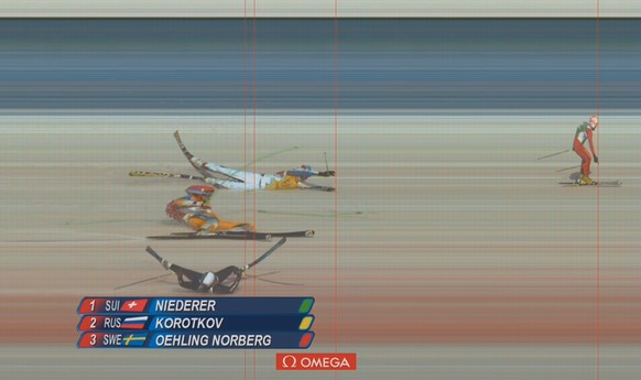 Das wohl lustigste Fotofinish aller Zeiten! Armin Niederer muss um den Olympia-Halbfinal bangen, doch dann stürzen alle seine Konkurrenten. Der Schweizer ist der grosse Profiteur, dahinter herrscht Ch ...