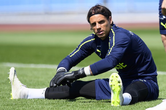 epa06806127 Swiss national soccer team goalkeeper Yann Sommer attends his team&#039;s training session in Togliatti, Russia, 14 June 2018. The Swiss team prepares for the FIFA World Cup 2018 taking pl ...