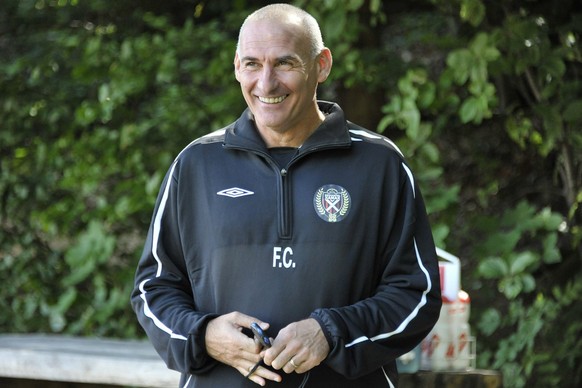 Francois Ciccolini, nouvel entraineur de Neuchatel Xamax, lors de l&#039;entrainement de son equipe, ce lundi 20 juin 2011, dans une foret des environs de Neuchatel. (KEYSTONE/Sandro Campardo)
