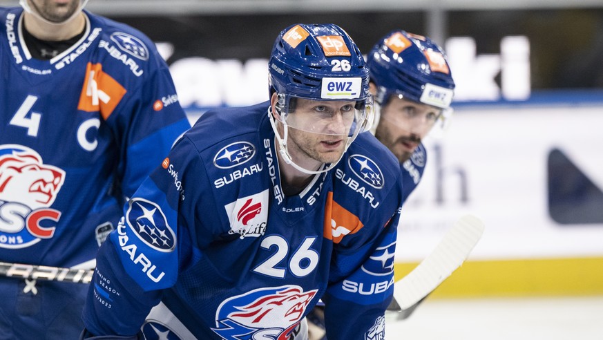 Zuerichs Simon Bodenmann reagiert im Eishockeyspiel der National League zwischen den ZSC Lions und dem HC Davos am Samstag, 19. November 2022, in der Swiss Life Arena in Zuerich. (KEYSTONE/Ennio Leanz ...