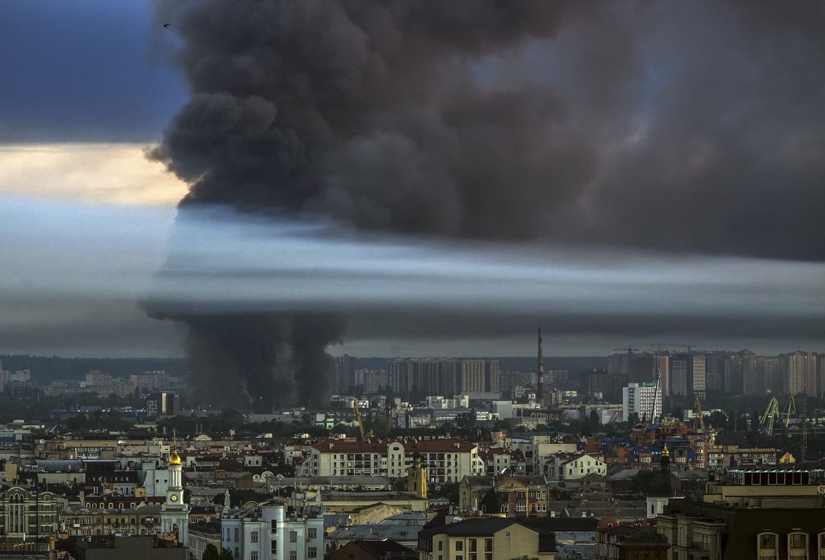 epaselect epa13079796 Smoke rises above Kyiv, Ukraine, 02 July 2026, after a massive combined Russian attack, amid the Russian invasion. According to the State Emergency Service of Ukraine, at least 1 ...