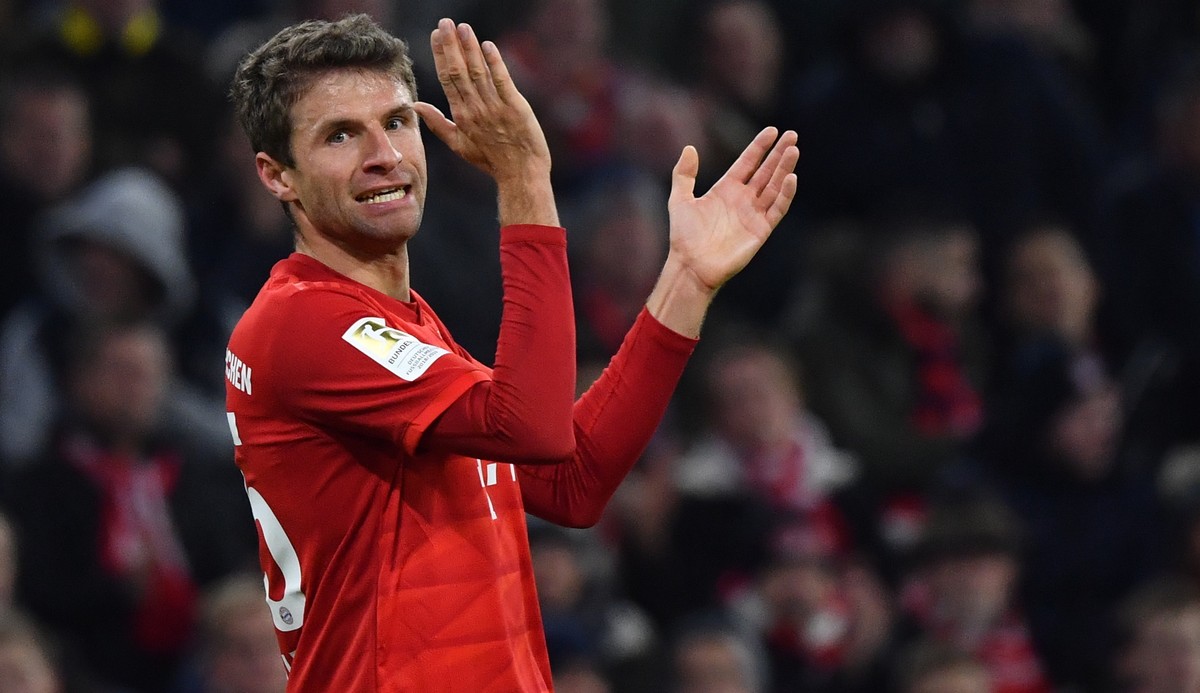 epa07984394 Bayern's Thomas Mueller reacts during the German Bundesliga soccer match between FC Bayern and Borussia Dortmund in Munich, Germany, 09 November 2019. EPA/PHILIPP GUELLAND CONDITIONS  ...