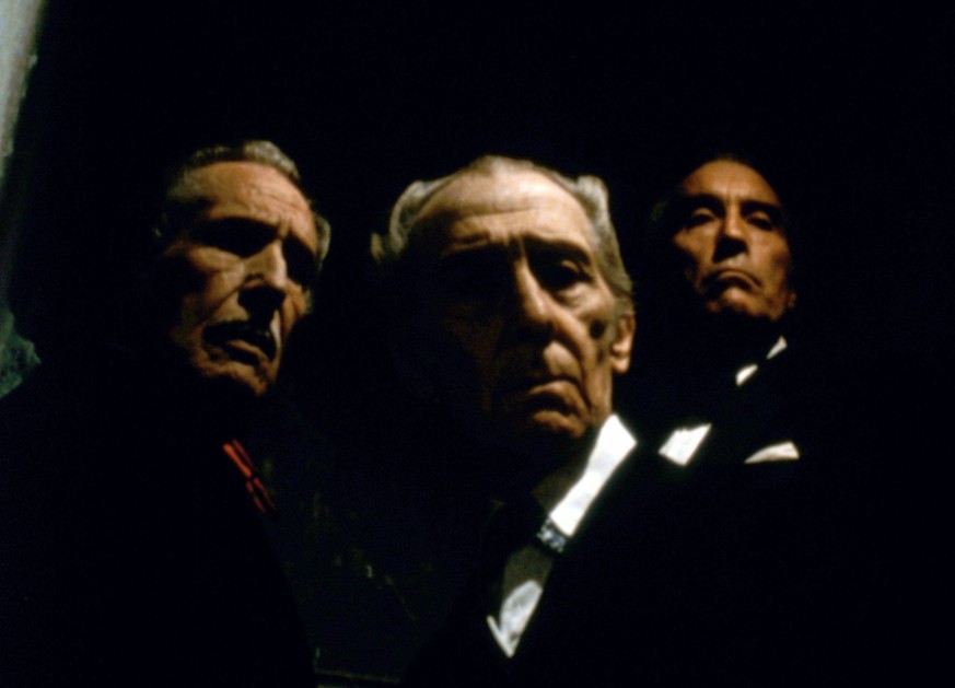 HOUSE OF THE LONG SHADOWS, Vincent Price, Peter Cushing, Christopher Lee, 1983, c Cannon Films/courtesy Everett Collection Cannon Films/Courtesy Everett Collection ACHTUNG AUFNAHMEDATUM GESCHÄTZT PUBL ...