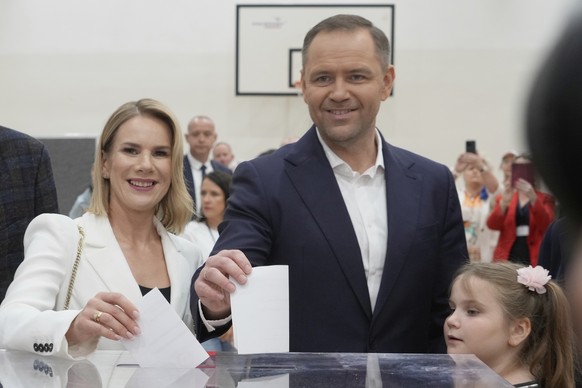 Presidential candidate Karol Nawrocki, center, poses with his wife Marta Nawrocka, left, and daughter Katarzyna at a polling station during the presidential election runoff in Warsaw, Poland, Sunday,  ...