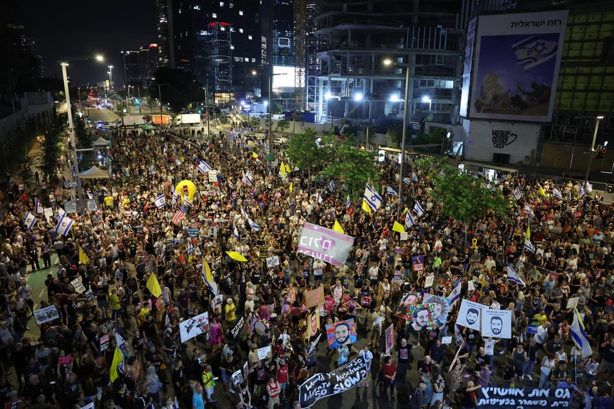 epa12234416 Families of Israeli hostages held by Hamas in Gaza protest outside the Kirya military headquarters in Tel Aviv, Israel, 12 July 2025. According to the Israeli army (IDF) spokesperson, arou ...