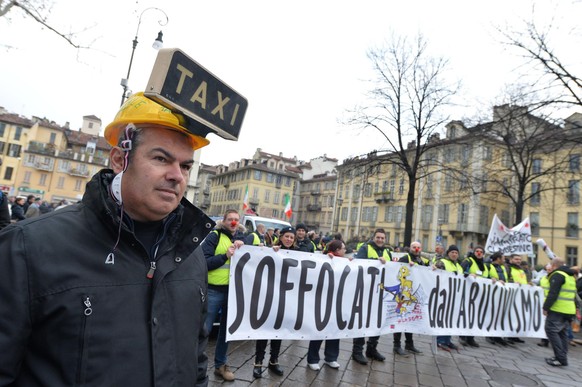 Italienische Taxifahrer protestieren gegen Uber.