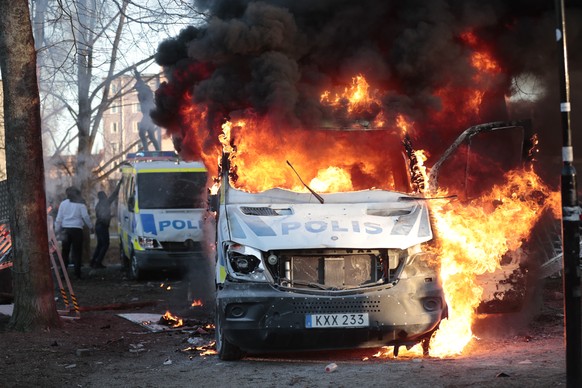 epa09891868 Police vehicles are set ablaze at the park Sveaparken in Orebro, Sweden, 15 April 2022, after counter-protesters have set fire where Rasmus Paludan, party leader of the Danish right-wing e ...