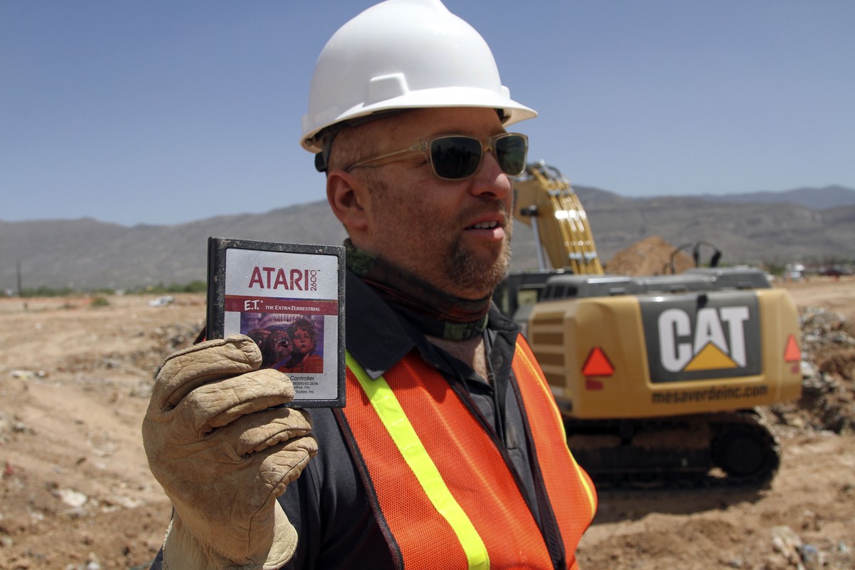 FILE - In this April 26, 2014 file photo, film director Zak Penn shows a box of a decades-old Atari "E.T. the Extra-Terrestrial" game found in a dumpsite in Alamogordo, N.M. A documentary on ...