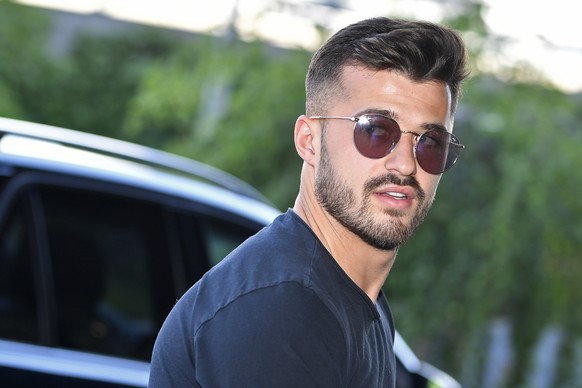 Albian Ajeti bei seiner Ankunft vor dem Hotel auf dem Flughafen Zuercih in Kloten am Sonntag, 2. Juni 2019. (KEYSTONE/Walter Bieri)