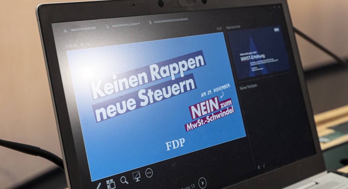 Nationalrat Cyril Aellen, FDP-GE, Melanie Racine, Vize-Praesidentin der Jungfreisinnigen Schweiz, Nationalraetin und Co-Praesidentin Susanne Vincenz-Stauffacher, FDP-SG, Claude Maurer, Oekonomchef BAK ...