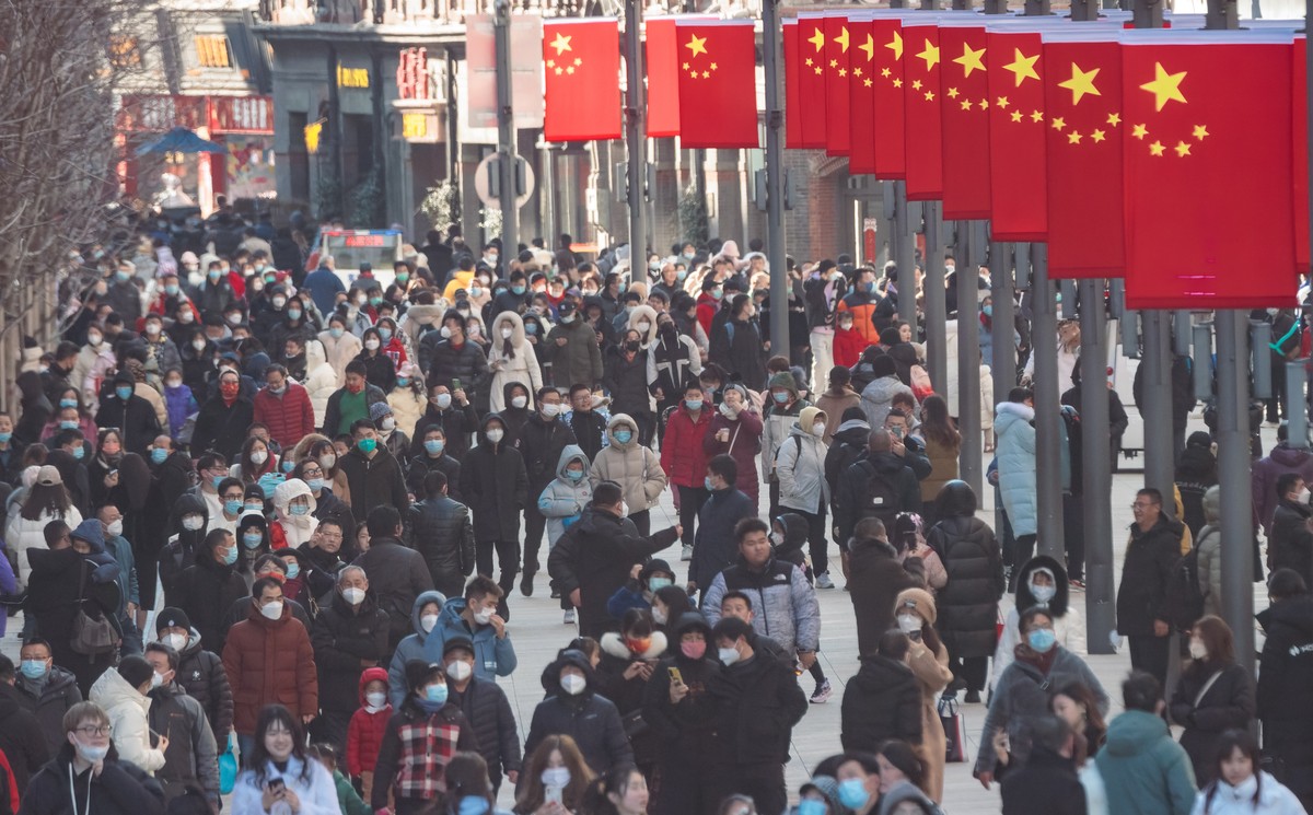 epa10432879 People walk in the main tourist and shopping area Nanjing street, in Shanghai, China, 27 January 2023. Chinese New Year, also known as the Spring Festival, begins on 22 January. However, o ...