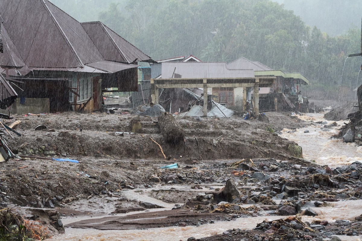 Houses are seen damaged after a flood hit in Malalak, West Sumatra, Indonesia, Thursday, Nov. 27, 2025. (AP Photo/Ade Yuandha)
Indonesia Extreme Weather Landslides