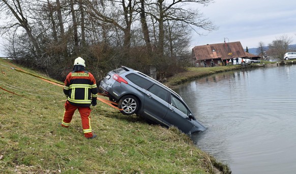 Alkoholisierter Lenker fährt in Müliweiher in Büron LU