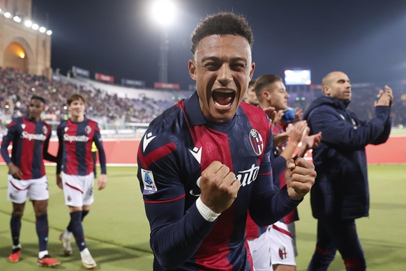 epa11034894 Bologna&#039;s player Dan Ndoye celebrates winning the Italian Serie A soccer match Bologna FC vs AS Roma at Renato Dall&#039;Ara stadium in Bologna, Italy, 17 December 2023. EPA/ELISABETT ...