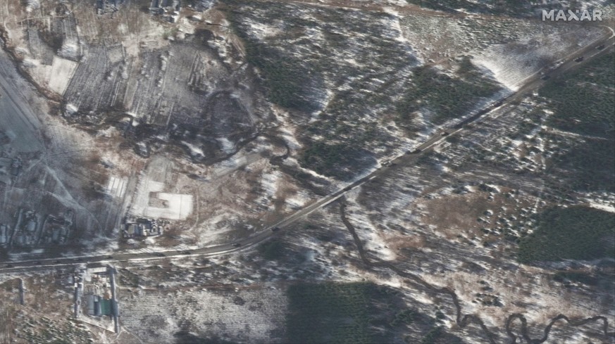 epa09816369 A handout satellite image made available by Maxar Technologies shows equipment and trucks convoy, southeast of Ivankiv, Ukraine, 10 March 2022. EPA/MAXAR TECHNOLOGIES HANDOUT -- MANDATORY  ...