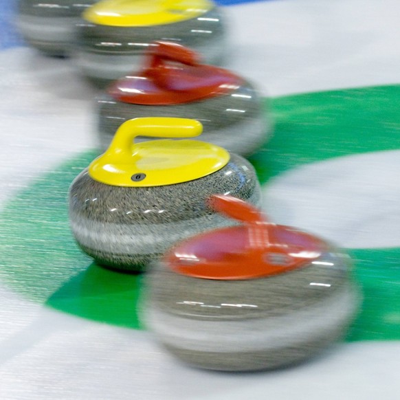 Bildnummer: 07072096 Datum: 19.12.2010 Copyright: imago/HochZwei/sportida
Curlingsteine im Haus. PUBLICATIONxNOTxINxSLO; Curling LM Slowenien Ausr