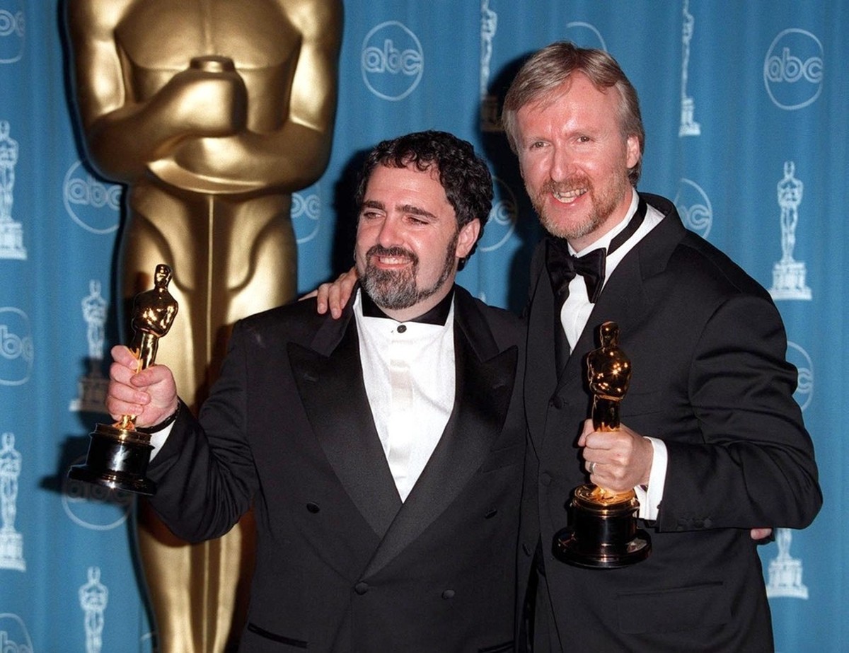 23MAR98: "Titanic" director JAMES CAMERON (right) &amp; producer JOHN LANDAU at the 70th Academy Awards.