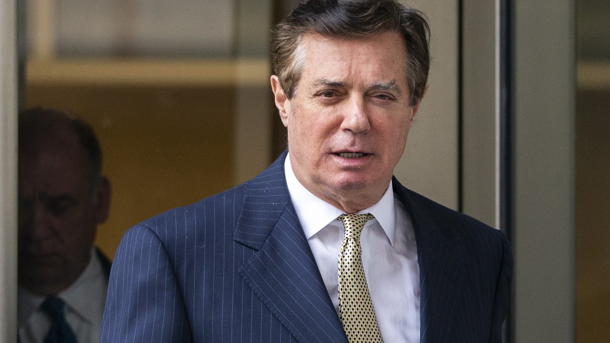 epa06963989 (FILE) - Paul Manafort, former campaign manager for US President Donald J. Trump, leaves the DC federal courthouse after asking the court to dismiss charges brought by special counsel Robe ...