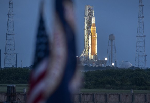 epa10156811 The SLS rocket with an Orion capsule, part of the Artemis 1 mission, is ready for the second launch attempt at the pad 39B in the Kennedy Space Center in Merrit Island, Florida, USA, 03 Se ...