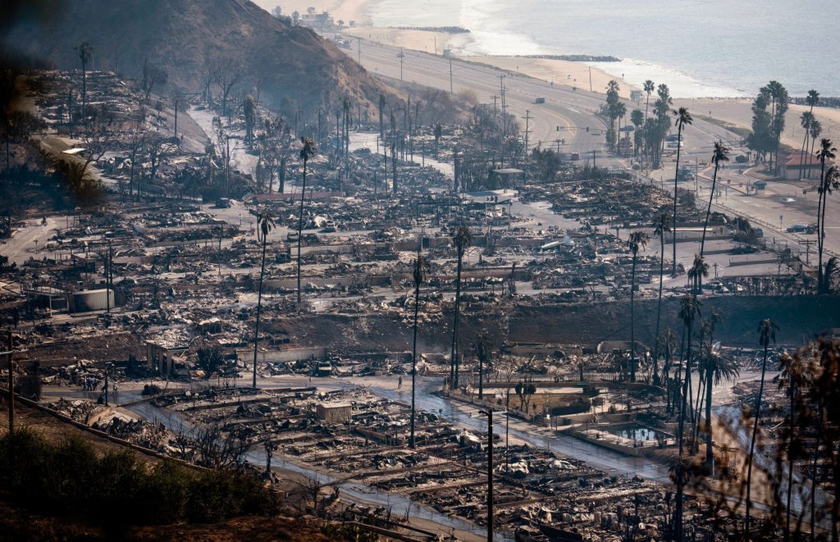 PACIFIC PALISADES, CALIFORNIA: Businesses and homes burnt along the Pacific Coast Highway within the Palisades Fire zone in Pacific Palisades, California on Thursday January 9, 2025. (Melina Mara/The  ...