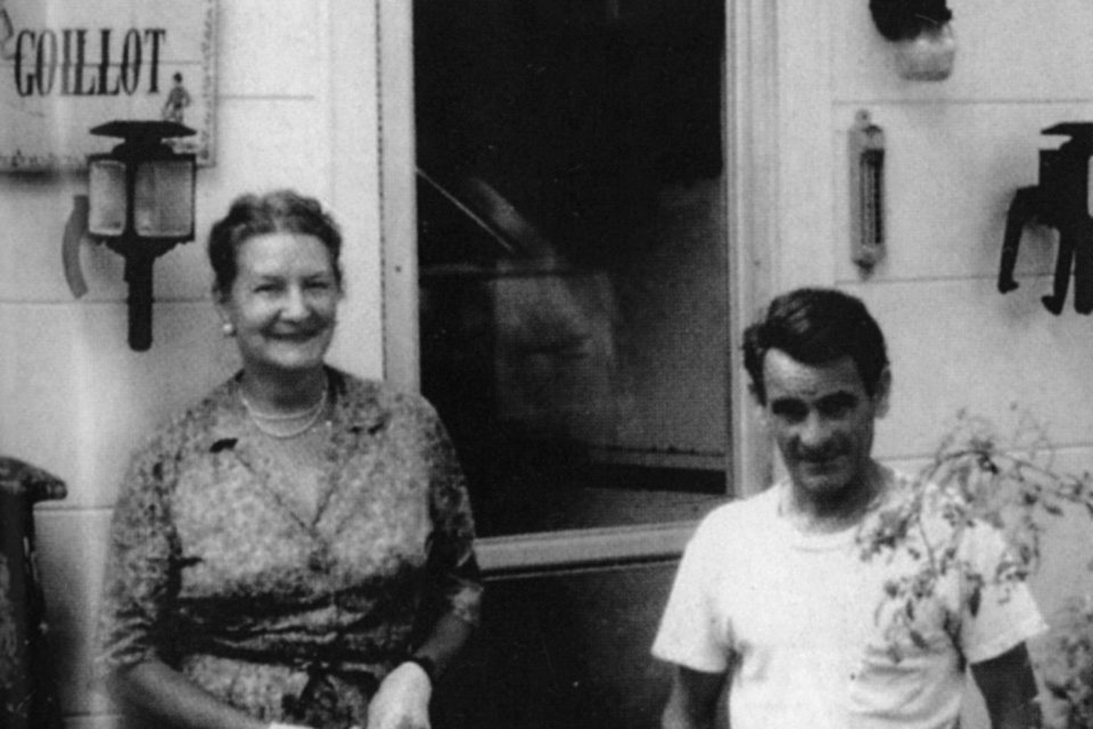 Virginia mit ihrem Gatten Paul Goillot vor ihrem Haus in Maryland. Sie betonte stets, wie sehr er ihr Leben mit Lachen erfüllte.