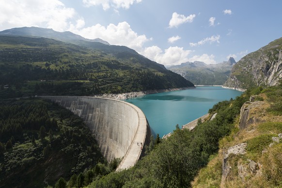 Mit dem Ausbau der Wasserkraft soll die Versorgungssicherheit erhöht werden. Blick auf den Zervreilaspeichersee in der bündner Gemeinde Vals.