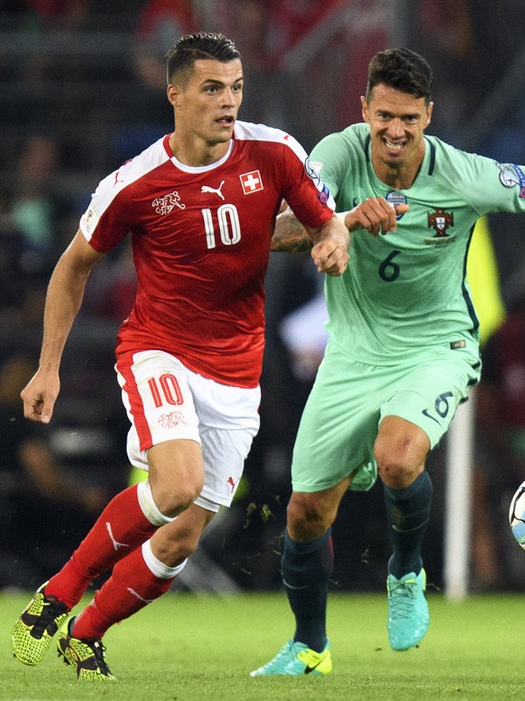 Swiss midfielder Granit Xhaka, left, fights for the ball with Portugal&#039;s defender Jose Fonte, right, during the 2018 Fifa World Cup Russia group B qualification soccer match between Switzerland a ...