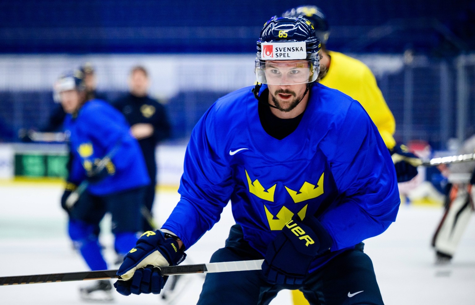 240508 Erik Karlsson of Sweden at a practice session during the 2024 IIHF Ice hockey, Eishockey World Championship, WM, Weltmeisterschaft on May 8, 2024 in Ostrava. Photo: Maxim Thore / BILDBYRAN / ko ...