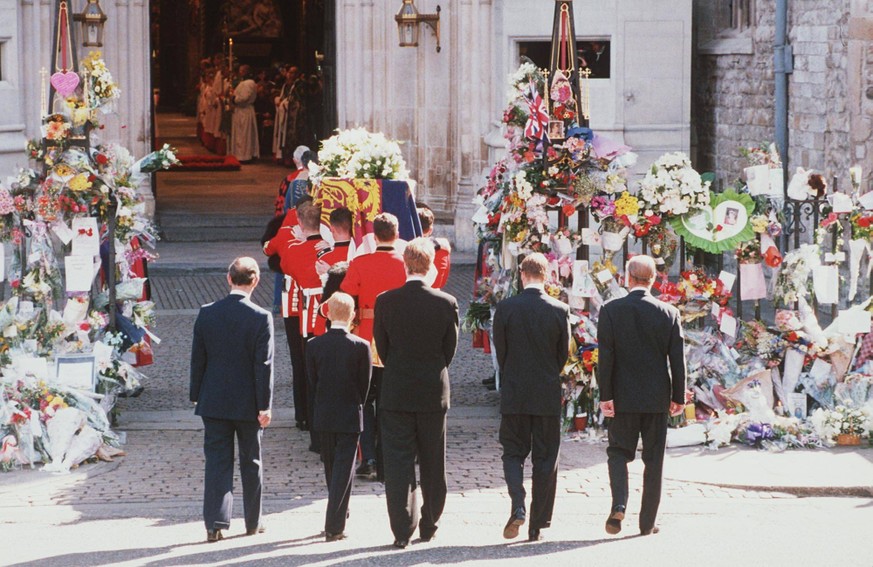 FUNERAL OF DIANA, PRINCESS OF WALES Left to Right: HRH PRINCE OF WALES HRH PRINCE HARRY 9th EARL SPENCER HRH PRINCE WILLIAM and HRH DUKE OF EDINBURGH follow the coffin of Diana, Princess of Wales into ...