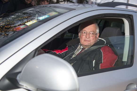 epa05071968 Hans-Joachim Eckert, chairman of the adjudicatory chamber of the Ethics Committee, arrives in a car at the FIFA Headquarters &#039;Home of FIFA&#039; in Zurich, Switzerland, 17 December 20 ...