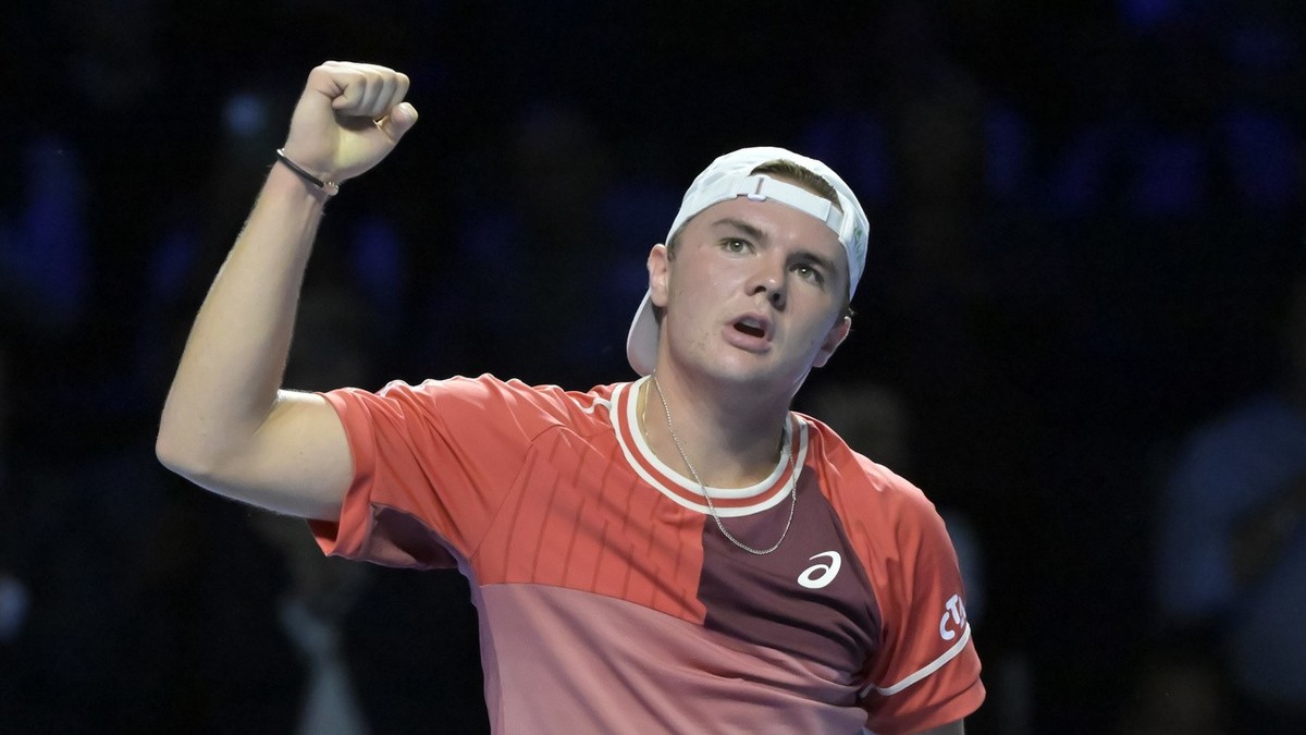 Dominik Stricker beats Caspar Ruud at the Swiss Indoor Championships