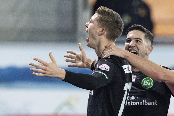 St.Gallens Cedric Itten, links, und Boris Babic feiern den Treffer zum 3:0 im Fussball Meisterschaftsspiel der Super League zwischen dem FC Thun und dem FC St. Gallen, am Sonntag, 8. Dezember 2019, in ...