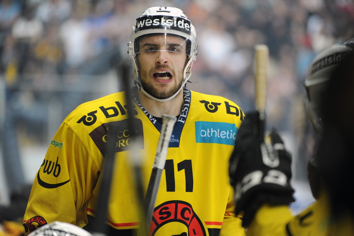 Berns Alain Berger im dritten Eishockey Playoff-Finalspiel der National League A zwischen dem HC Lugano und dem SC Bern, in der Resega Halle in Lugano, am Donnerstag, 7. April 2016. (KEYSTONE/Ti-Press ...