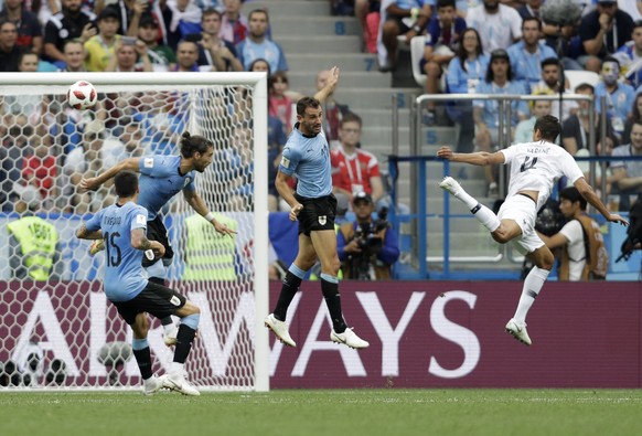 France&#039;s Raphael Varane, right, scores his side&#039;s opening goal during the quarterfinal match between Uruguay and France at the 2018 soccer World Cup in the Nizhny Novgorod Stadium, in Nizhny ...