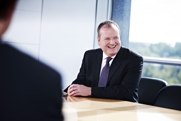 Stephen Jones ist Chief Investment Officer bei Kames Capital, einer renommierten schottischen Investmentgesellschaft. Er hat Jus studiert und ist seit 25 Jahren in der Finanzbranche tätig.