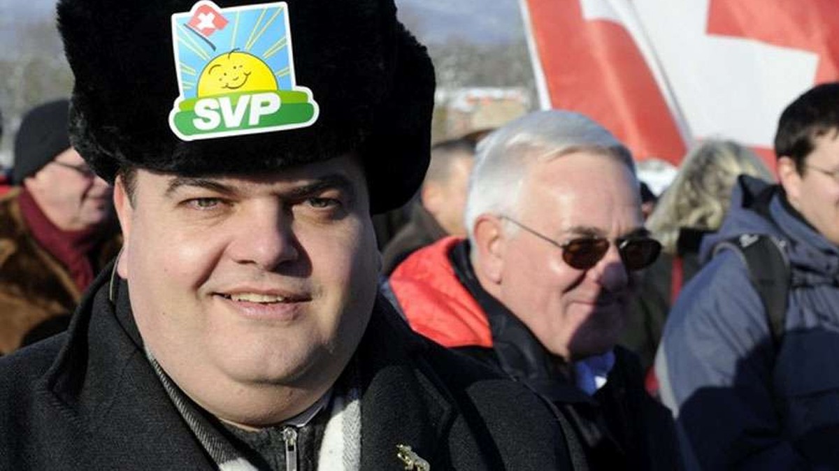 Thomas Fuchs, deleguee de l'UDC, participe au congres de programme des delegues du parti de l' Union Democratique du Centre, UDC, qui est organise sous la forme d'une landsgemeinde sur  ...