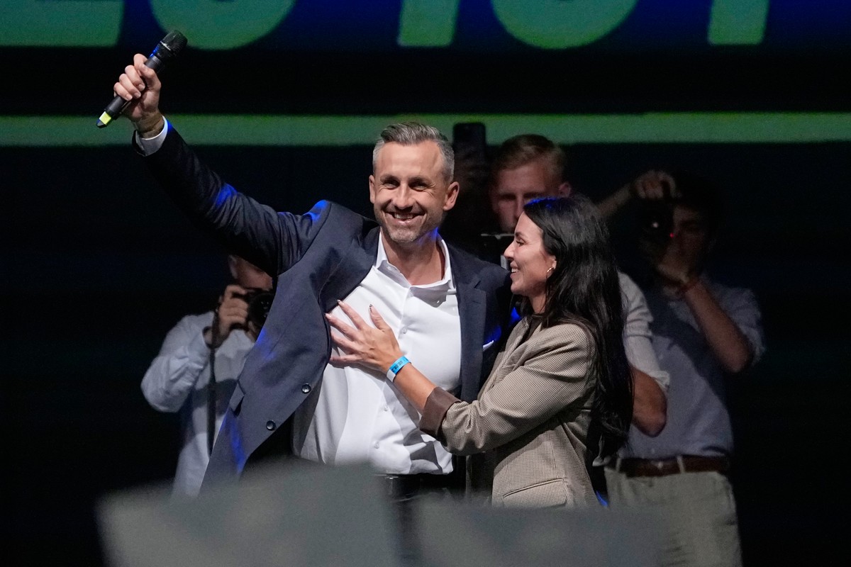KEYPIX - Top candidate Ulrich Siegmund celebrates with his wife Julia at an election party of the "Alternative for Germany" (AfD) after the Saxony-Anhalt state elections in Magdeburg, easter ...