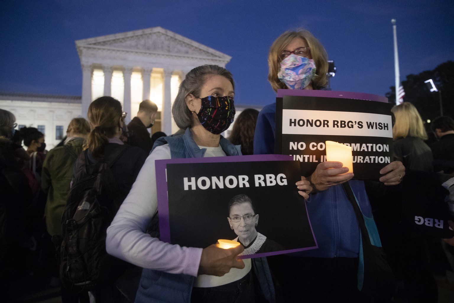 epa08682901 People gather for a candelight vigil to pay their respects to the late US Justice Ruth Bader Ginsburg, outside the Supreme Court in Washington, DC, USA, 19 September 2020. United States Su ...