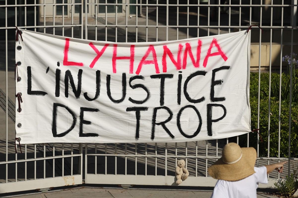 epa13024932 A banner reads 'Lyhanna too much injustice' during a protest in front of the court house of Montpellier in Southern France, 08 June 2026. Several feminist and child advocacy orga ...